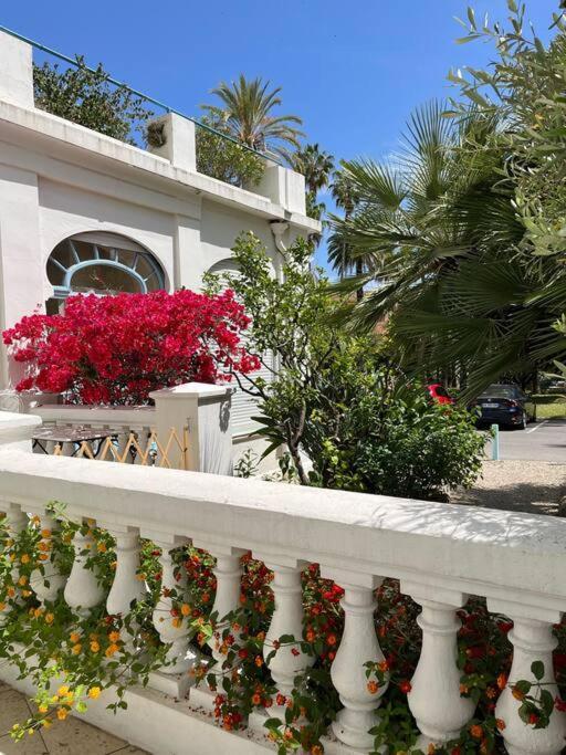 Beautiful Garden Apartment Steps From The Beach Menton Eksteriør billede