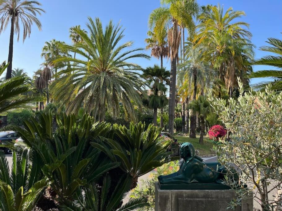 Beautiful Garden Apartment Steps From The Beach Menton Eksteriør billede