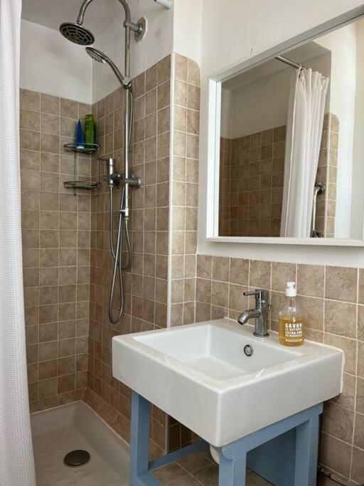 Beautiful Garden Apartment Steps From The Beach Menton Eksteriør billede