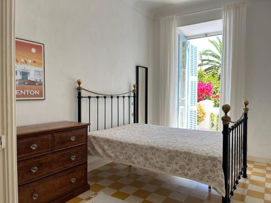 Beautiful Garden Apartment Steps From The Beach Menton Eksteriør billede
