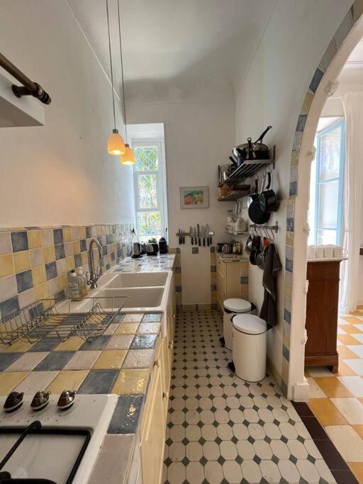 Beautiful Garden Apartment Steps From The Beach Menton Eksteriør billede